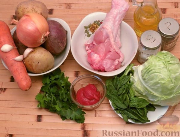 Красный борщ с индейкой, шпинатом и молодой капустой