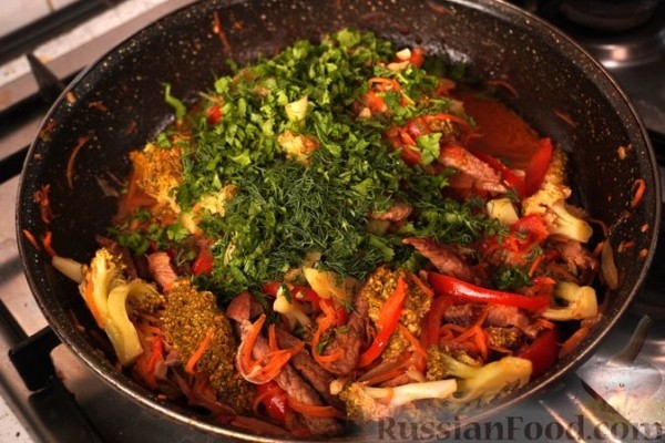 Брокколи, тушенная с мясом