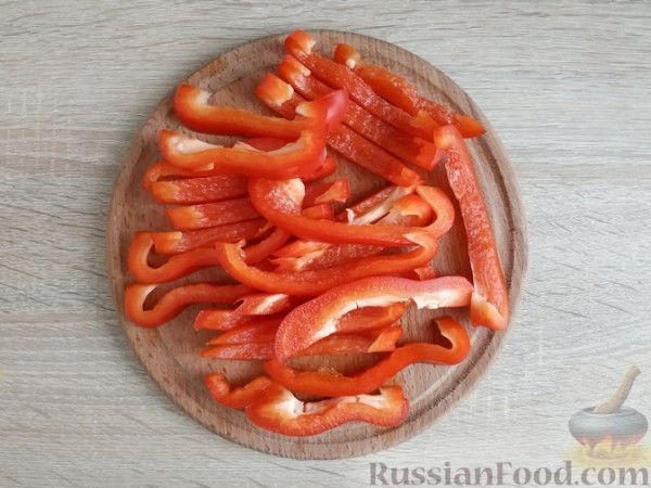 Куриные рулетики с болгарским перцем и помидорами, под сыром (в духовке)