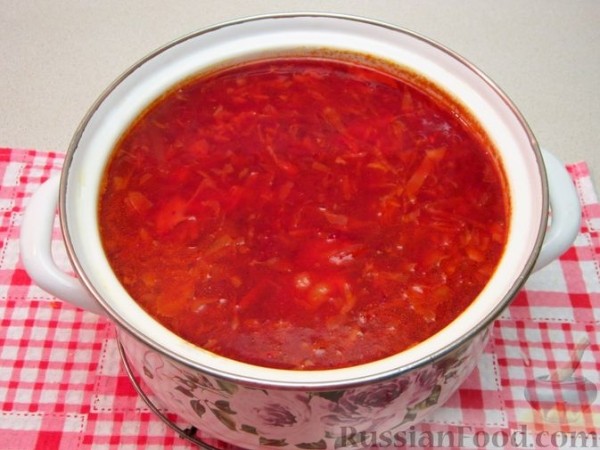 Украинский борщ с фасолью и свиными рёбрышками