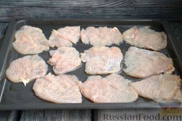 Куриное филе, запечённое с яблоками и сыром