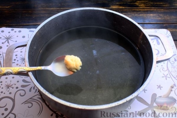Борщ полтавский с галушками и свиными рёбрышками