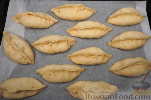 Бездрожжевые пирожки с картофелем, грибами и зеленью (в духовке)