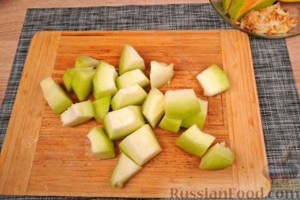 Кюнефе с фетой, фисташками и дынным сиропом