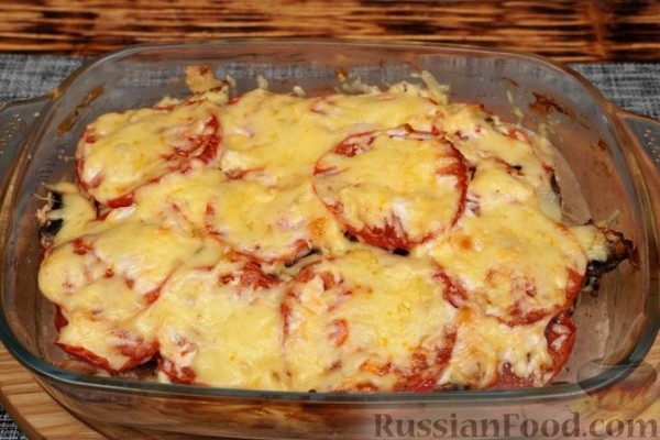 Курица, запечённая с баклажанами и грибами
