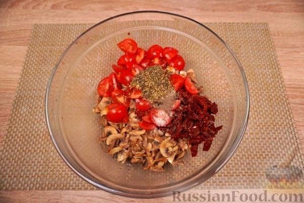 Закусочные корзинки из теста фило с грибами, фетой и томатами