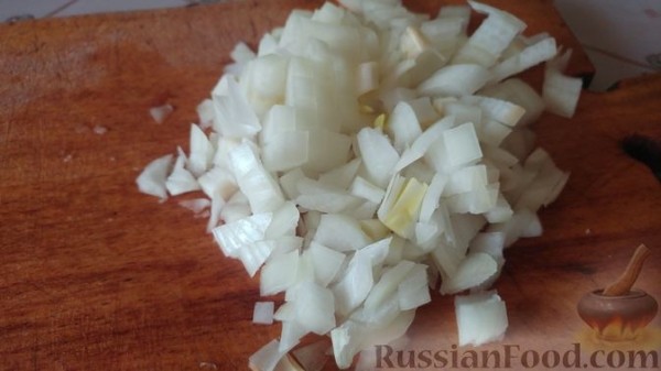Постный борщ с пекинской капустой, фасолью и черносливом