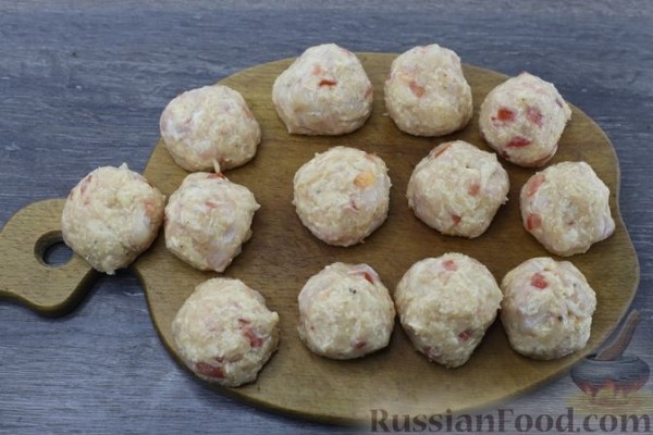 Куриные котлеты с помидорами и сыром