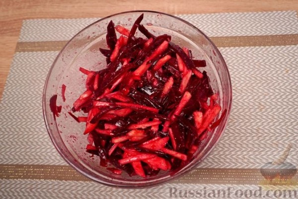 Свекольный салат с яблоком и хреном
