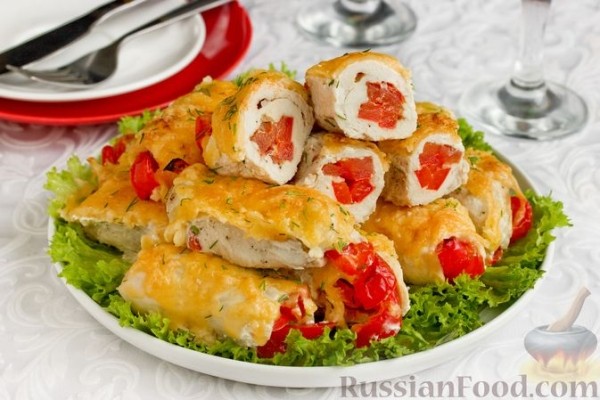 Куриные рулетики с болгарским перцем и помидорами, под сыром (в духовке)
