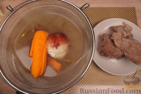 Гороховый суп с копчёными рёбрышками и беконом