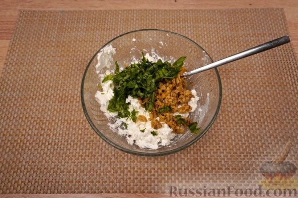 Брускетты с анчоусами в цитрусовом маринаде, фетой и оливками