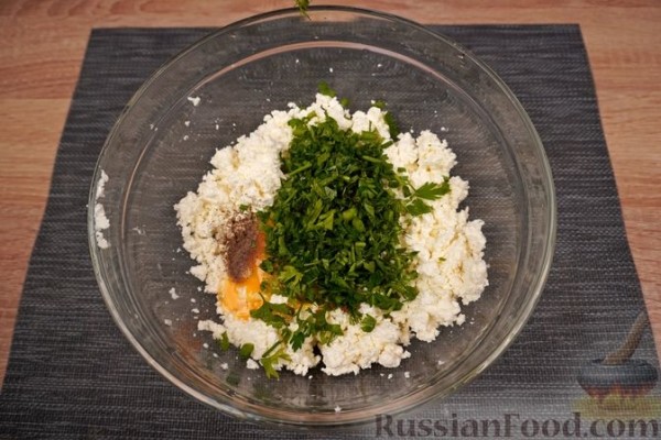 Ленивые вареники с зеленью и вялеными томатами