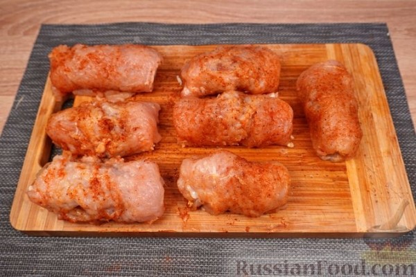 Куриные рулетики с грибами, в сливках