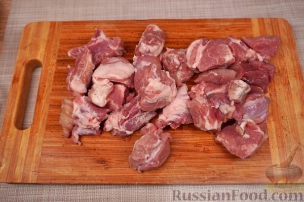 Свинина, тушенная с виноградом и вином