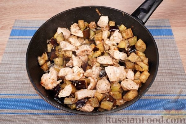 Курица с баклажанами в сметане