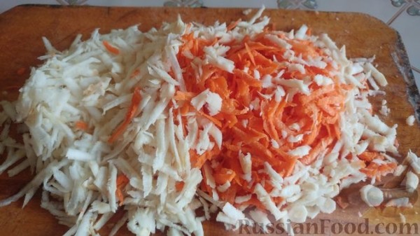 Постный борщ с пекинской капустой, фасолью и черносливом