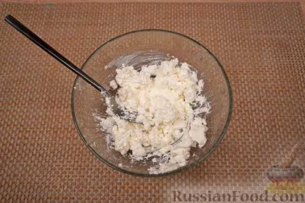 Брускетты с анчоусами в цитрусовом маринаде, фетой и оливками
