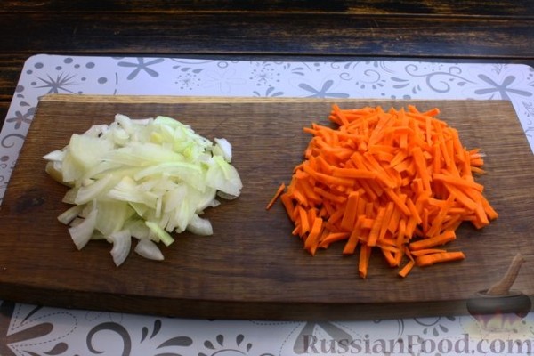 Борщ полтавский с галушками и свиными рёбрышками