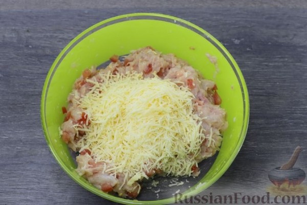 Куриные котлеты с помидорами и сыром