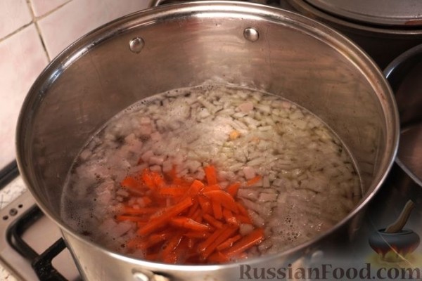 Гороховый суп с копчёными рёбрышками и беконом