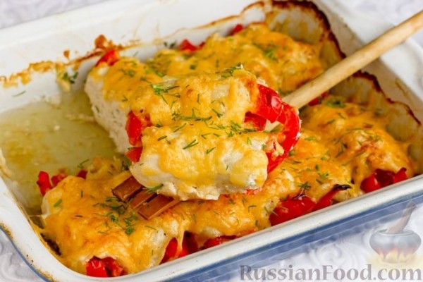 Куриные рулетики с болгарским перцем и помидорами, под сыром (в духовке)