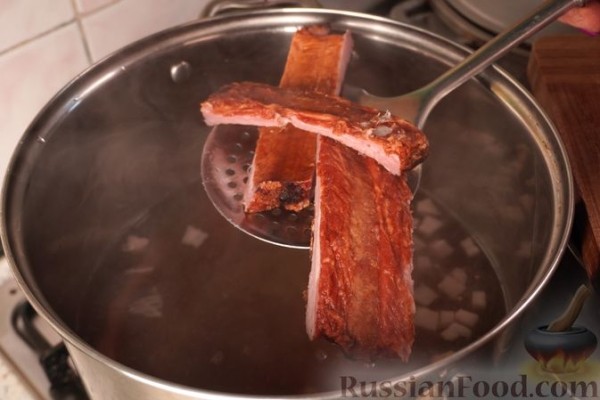 Гороховый суп с копчёными рёбрышками и беконом