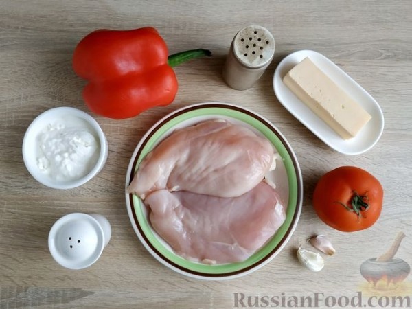Куриные рулетики с болгарским перцем и помидорами, под сыром (в духовке)