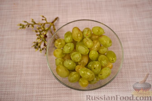 Свинина, тушенная с виноградом и вином