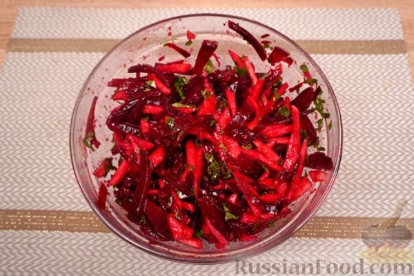 Свекольный салат с яблоком и хреном