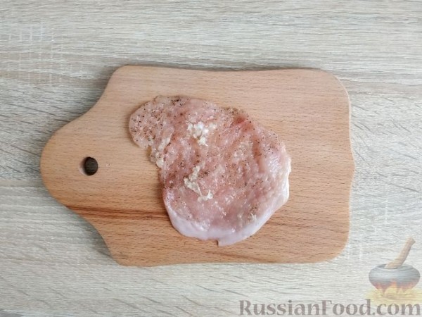 Куриные рулетики с болгарским перцем и помидорами, под сыром (в духовке)