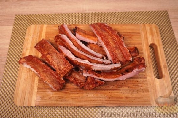 Гороховый суп с копчёными рёбрышками и беконом
