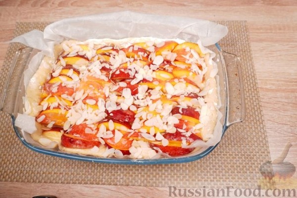 Дрожжевой пирог из картофельного теста с персиками