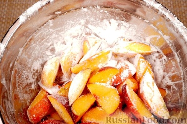 Дрожжевой пирог из картофельного теста с персиками