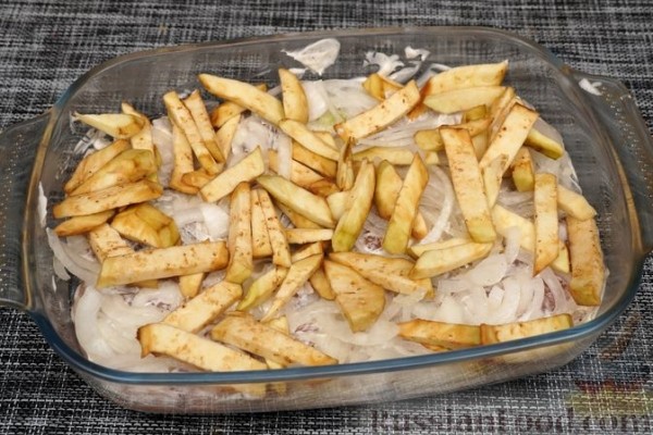 Курица, запечённая с баклажанами и грибами