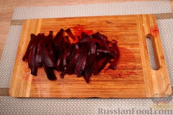 Свекольный салат с яблоком и хреном