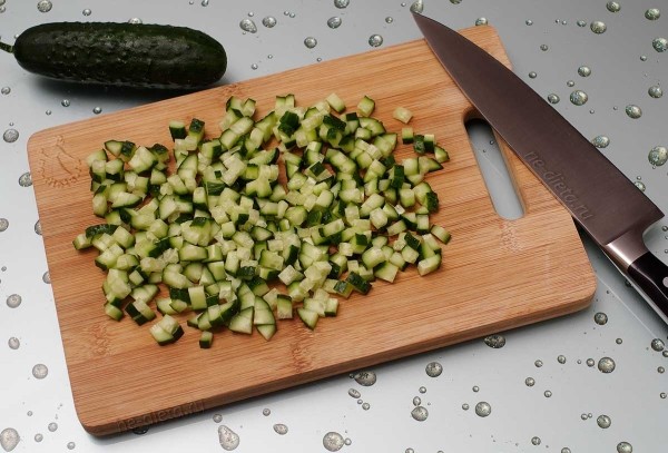 Салат с крабовыми палочками и пекинской капустой