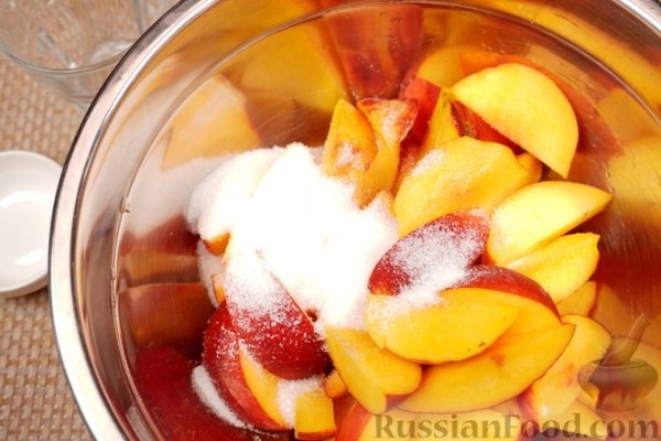 Дрожжевой пирог из картофельного теста с персиками
