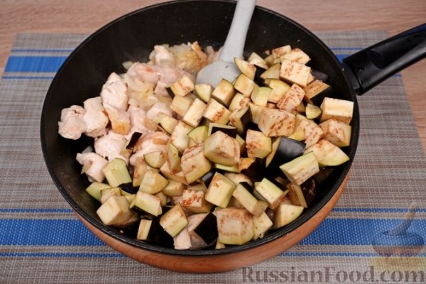 Курица с баклажанами в сметане