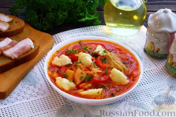 Борщ полтавский с галушками и свиными рёбрышками