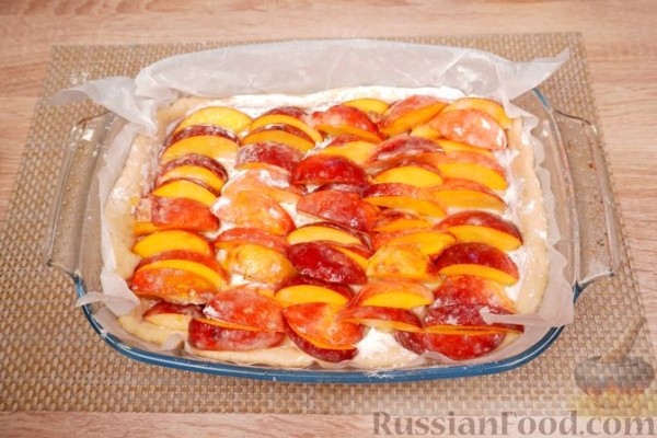 Дрожжевой пирог из картофельного теста с персиками