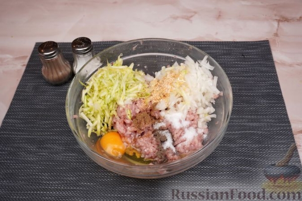 Фаршированные куриные окорочка с кабачком