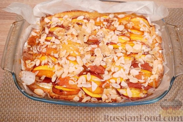 Дрожжевой пирог из картофельного теста с персиками