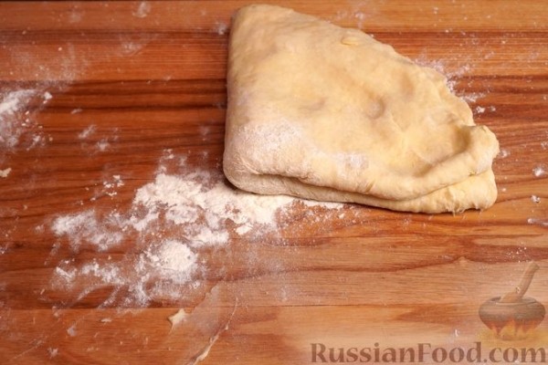 Пирожки-треугольники из рубленого теста на пиве, с курицей