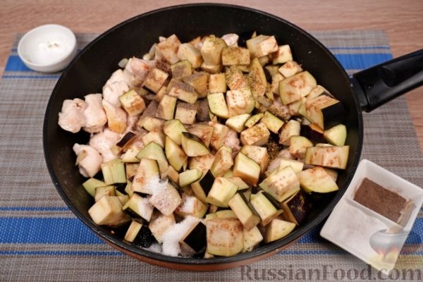 Курица с баклажанами в сметане