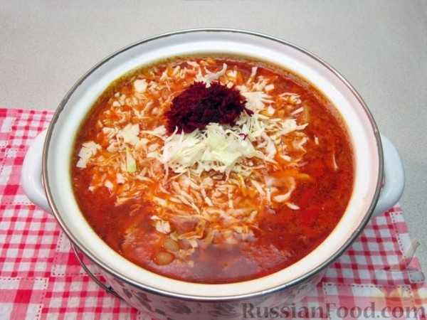 Украинский борщ с фасолью и свиными рёбрышками