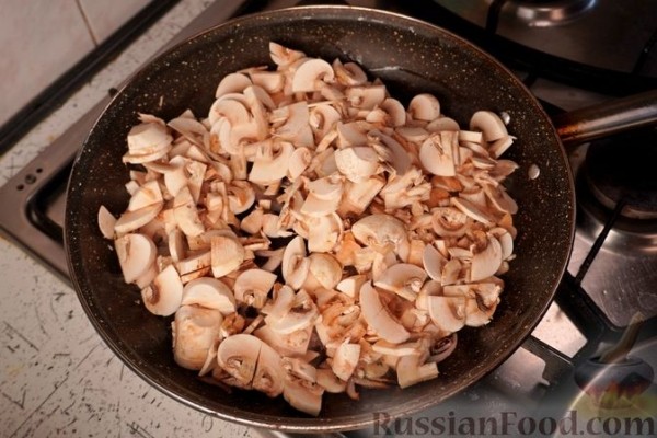 Закусочные корзинки из теста фило с грибами, фетой и томатами