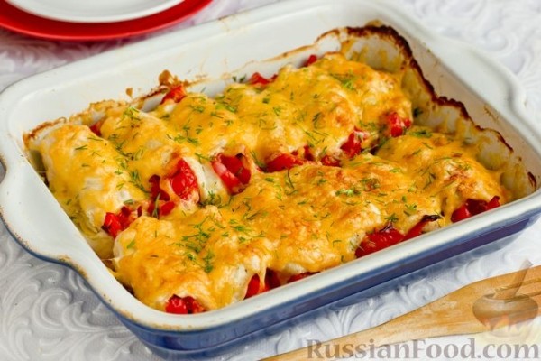 Куриные рулетики с болгарским перцем и помидорами, под сыром (в духовке)