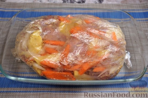 Курица, запечённая с картофелем и имбирём (в пакете)