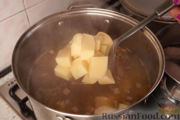 Гороховый суп с копчёными рёбрышками и беконом
